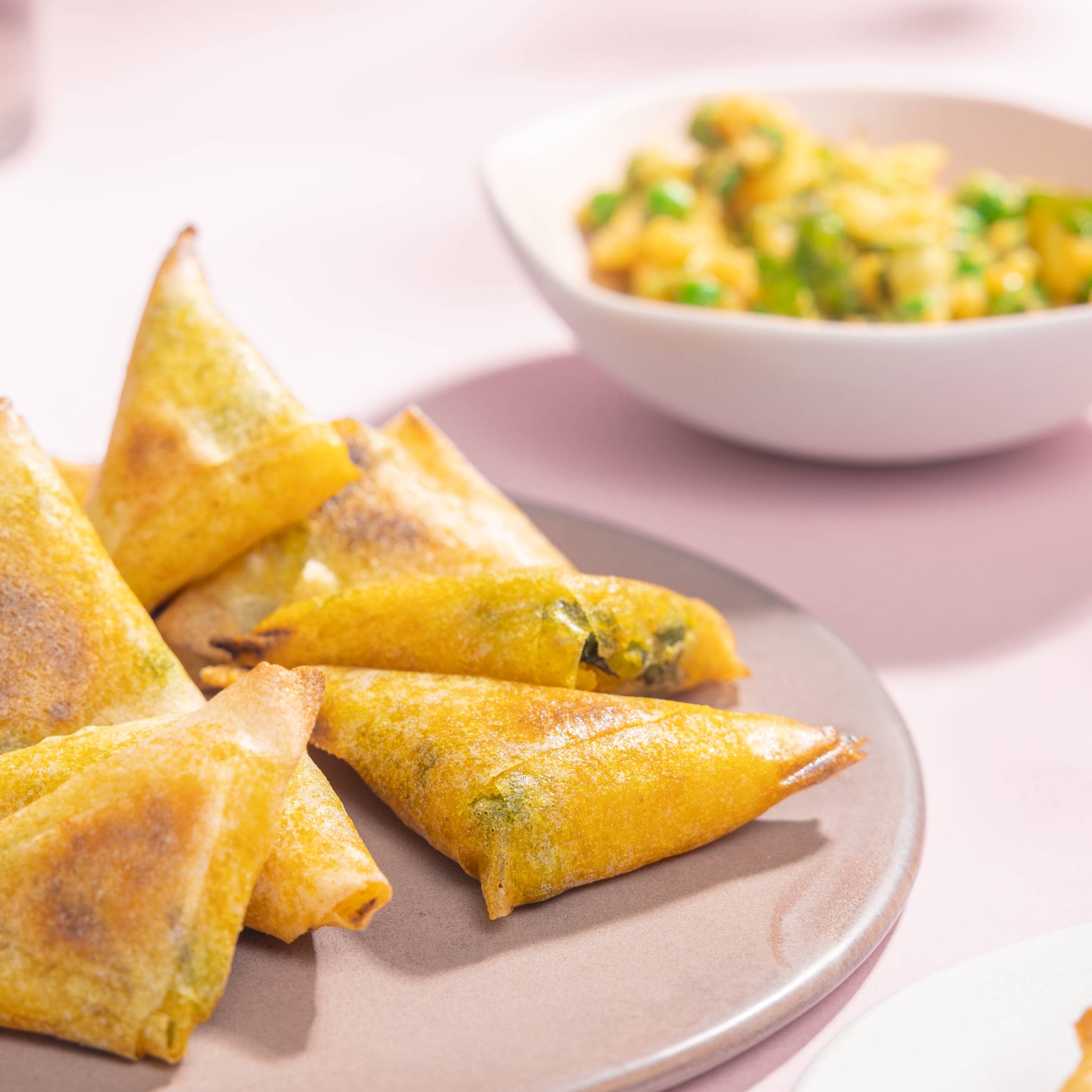 2 Samosas plates Snack Collection XA8123F0