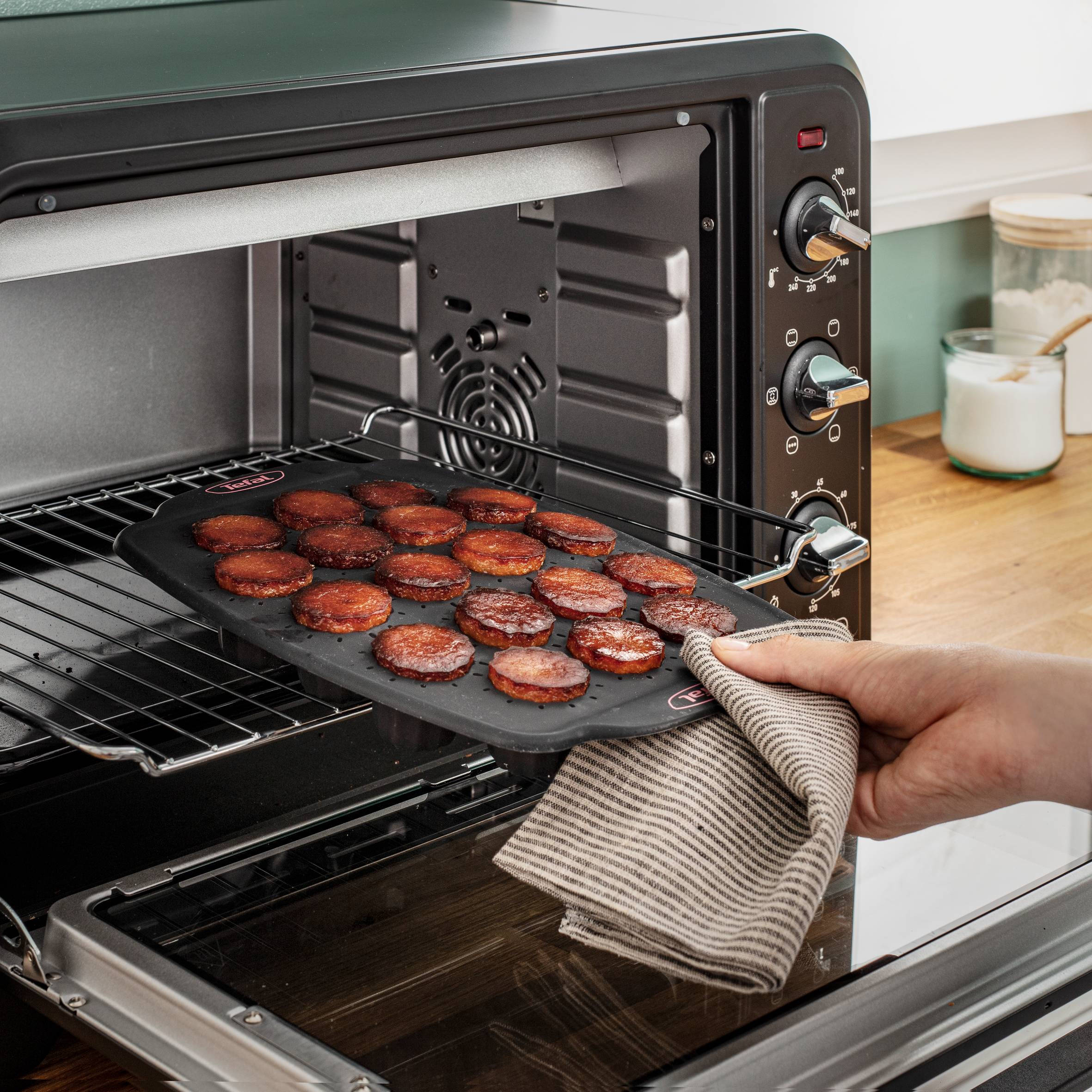 Crispybake Silicone 12 Tartlets 29x21 cm J41714