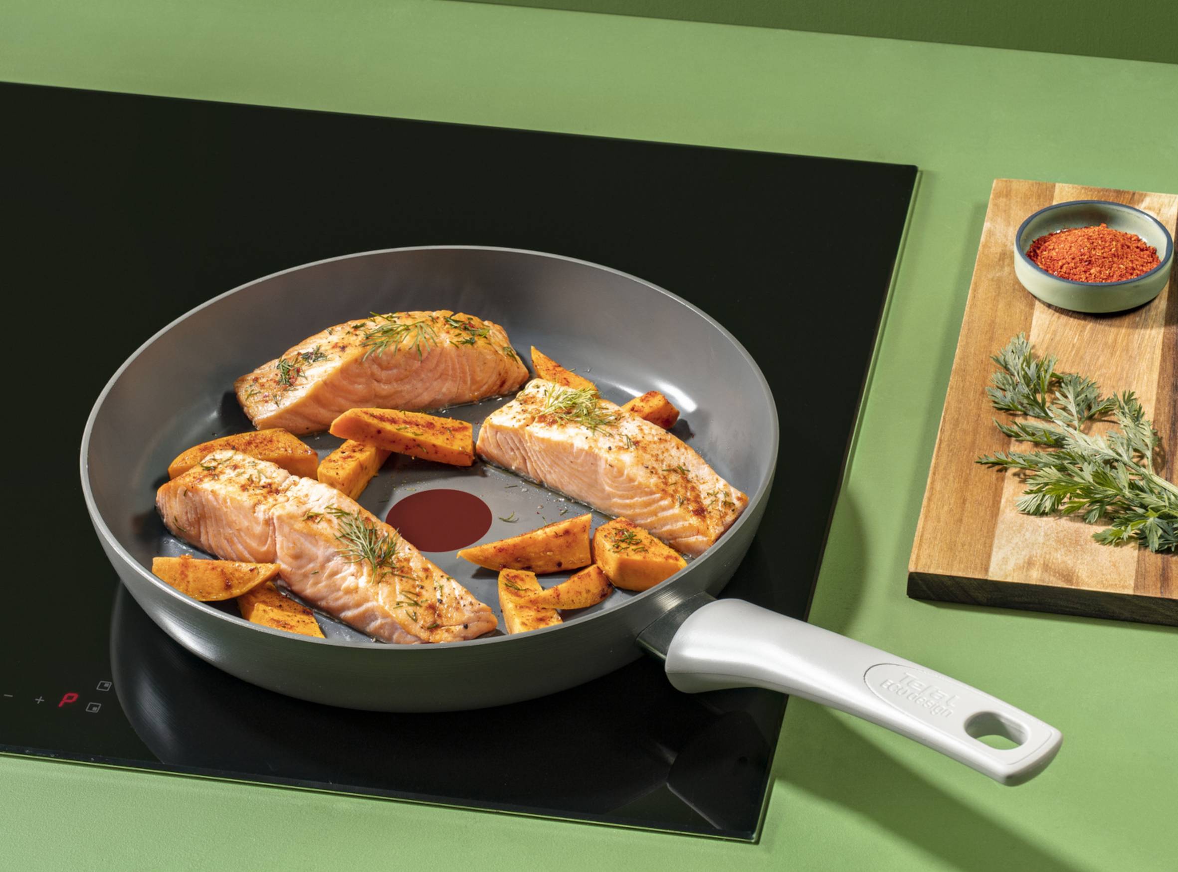 Lachs wird in Tefal Keramikpfanne angebraten