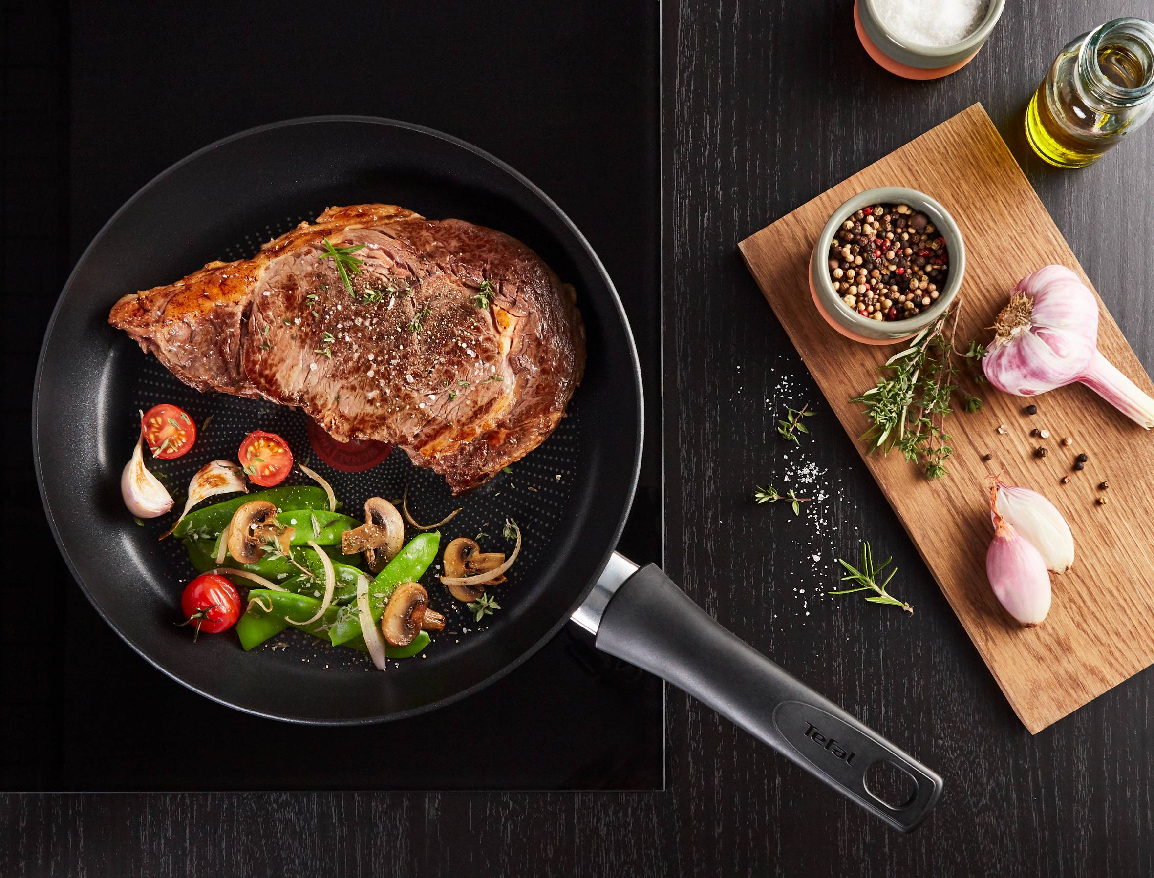 Steak wird angebraten in Tefal Antihaft Pfanne