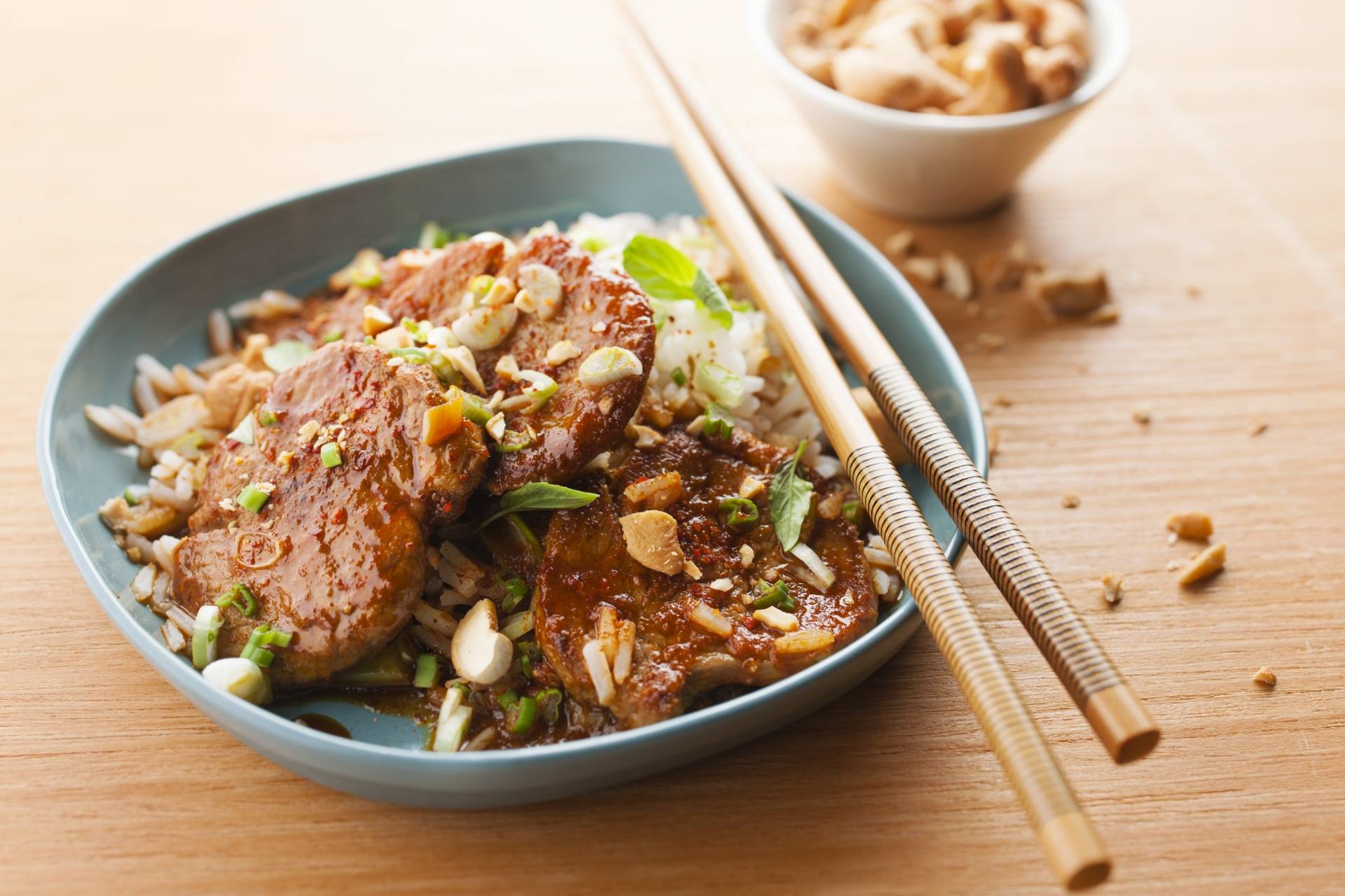 Pikantes, gebratenes Schweinefleisch mit Chili und Cashewnüssen - Rezepte Turbo Cuisine | Tefal