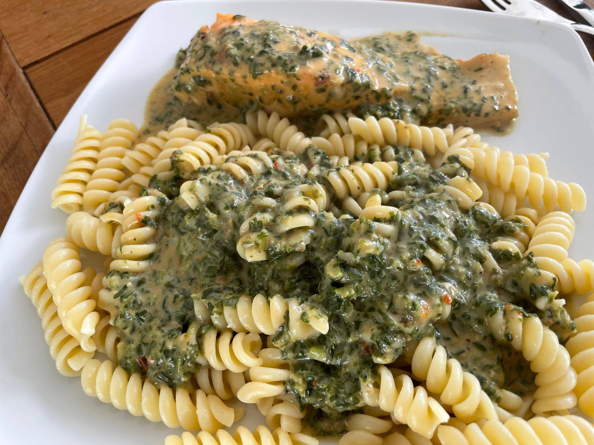 Lachs mit Spinat und Nudeln - Rezepte OptiGrill Elite XL | Tefal