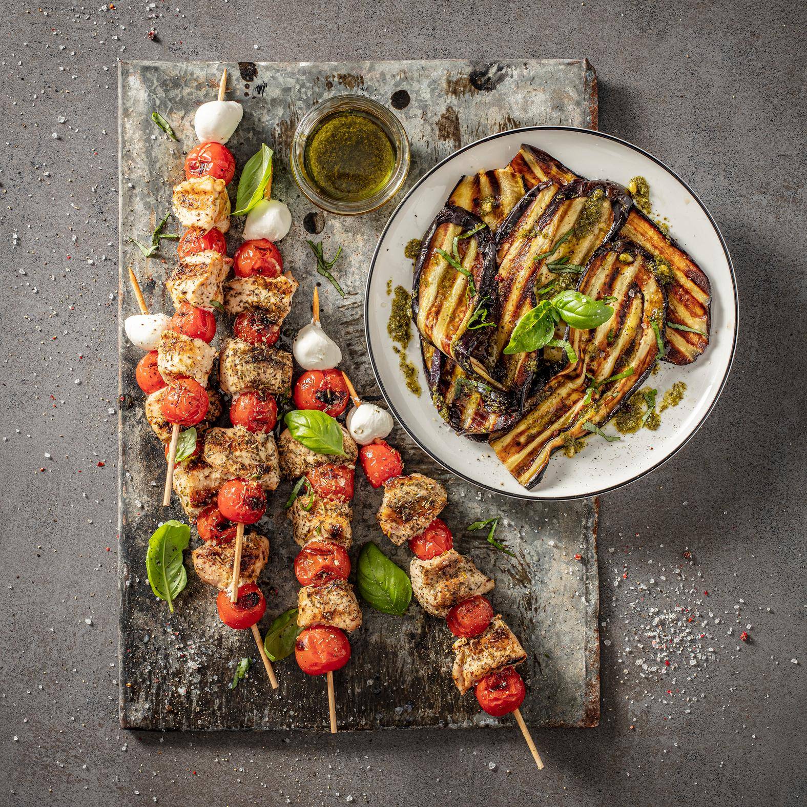 Hähnchenspieße Caprese mit gegrillten Auberginen - Rezepte OptiGrill 2in1 | Tefal
