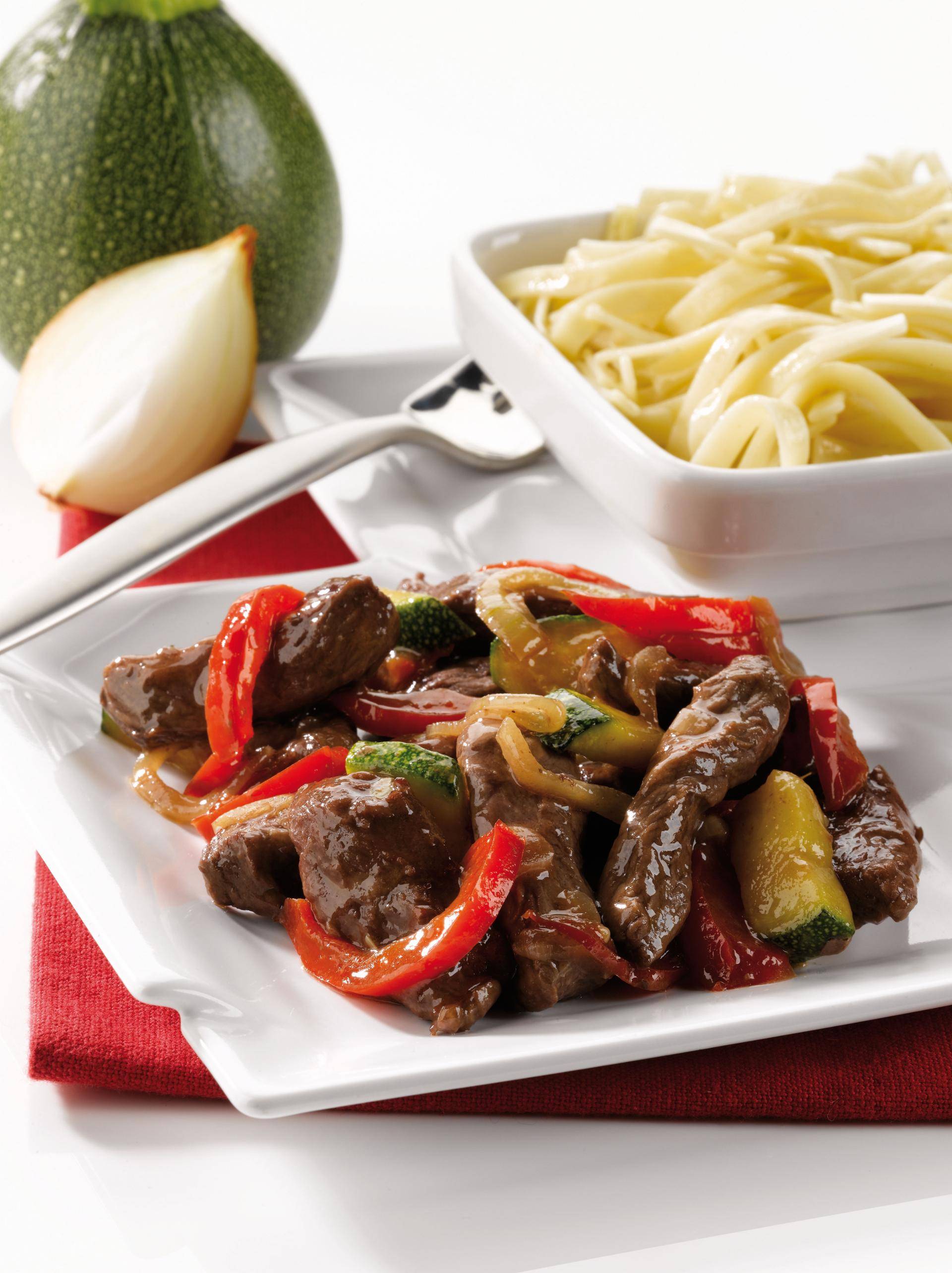 Gerührtes Rindfleisch mit Gemüse und Nudeln - Rezepte Actifry Genius XL | Tefal