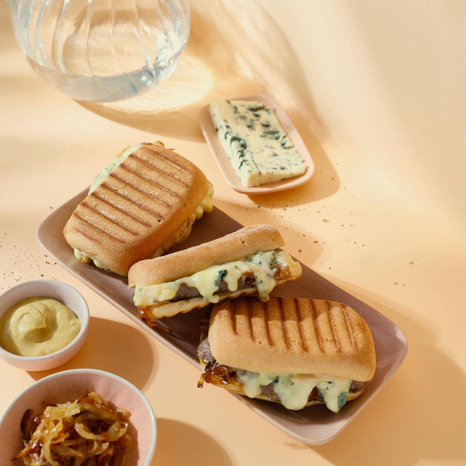 Panini mit Steak und karamellisierten Zwiebeln - Rezepte Snack Collection MECHANICAL | Tefal