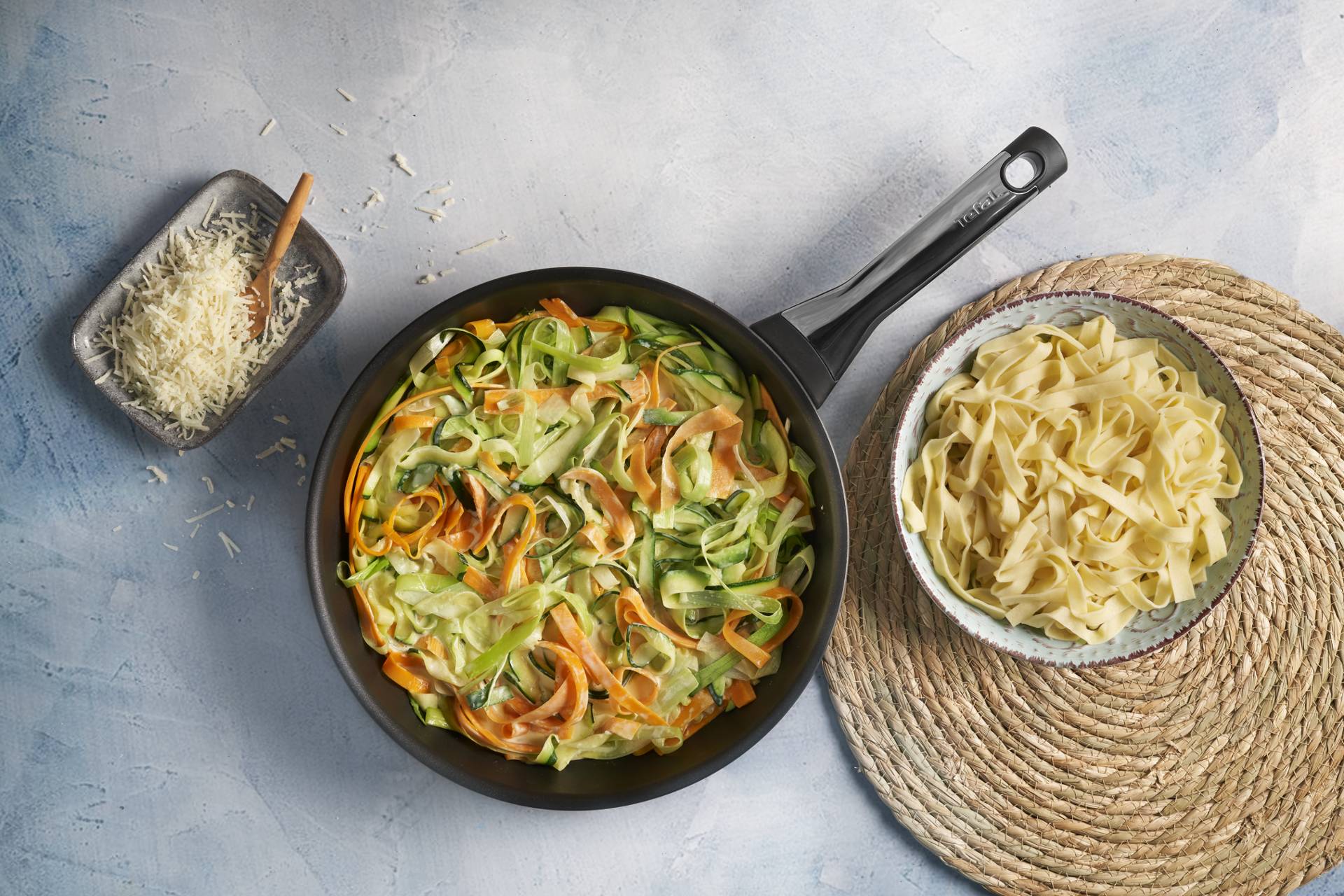 Gemüsetagliatelle mit Muskatsahne - Rezepte Pfannen & Töpfe | Tefal