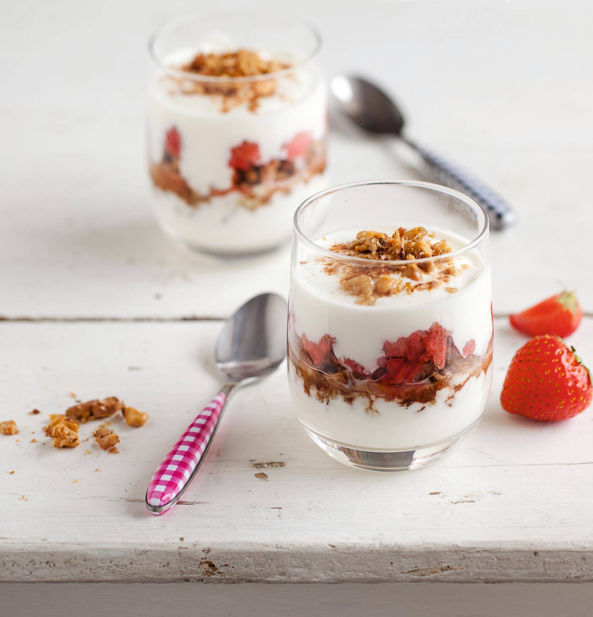Rhabarber-Erdbeer-Kompott mit Joghurt und Walnüssen - Rezepte Actifry Original 1kg | Tefal