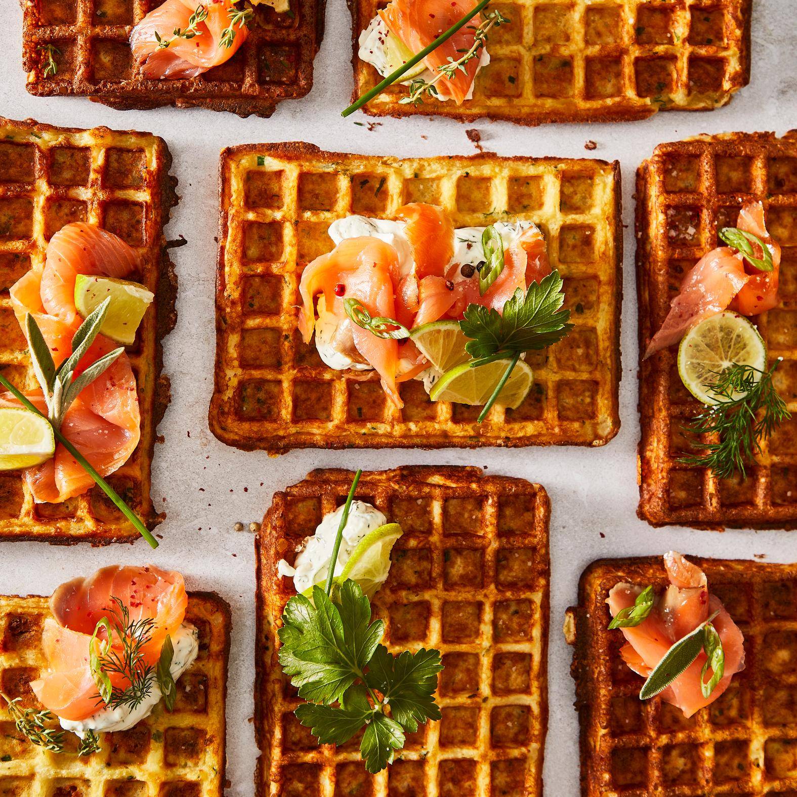 Kartoffelwaffeln mit Räucherlachs und Dillcreme - Rezepte Snack Collection MECHANICAL | Tefal
