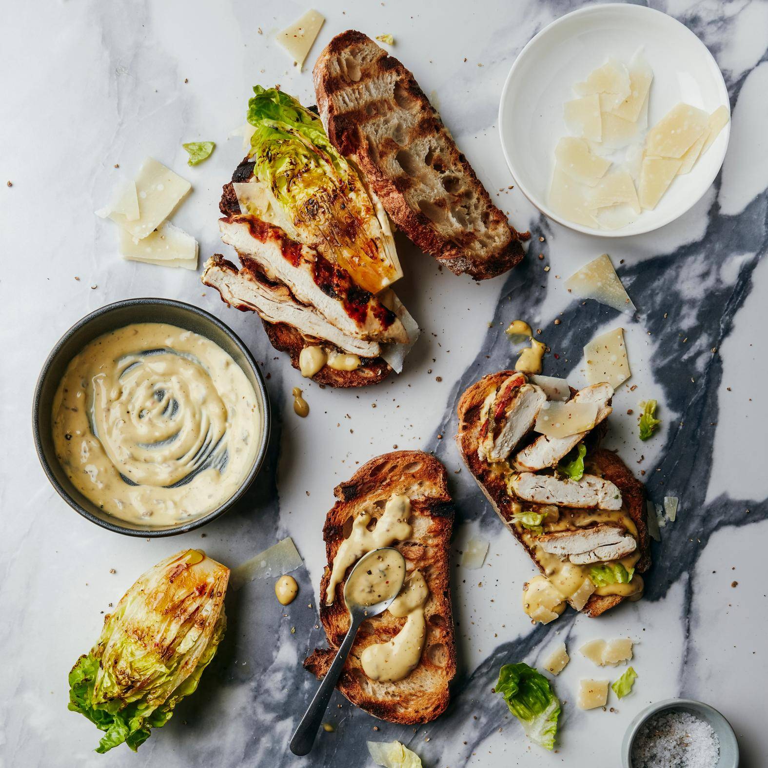 Gegrilltes Hähnchen-Caesar-Sandwich - Rezepte OptiGrill 2in1 | Tefal