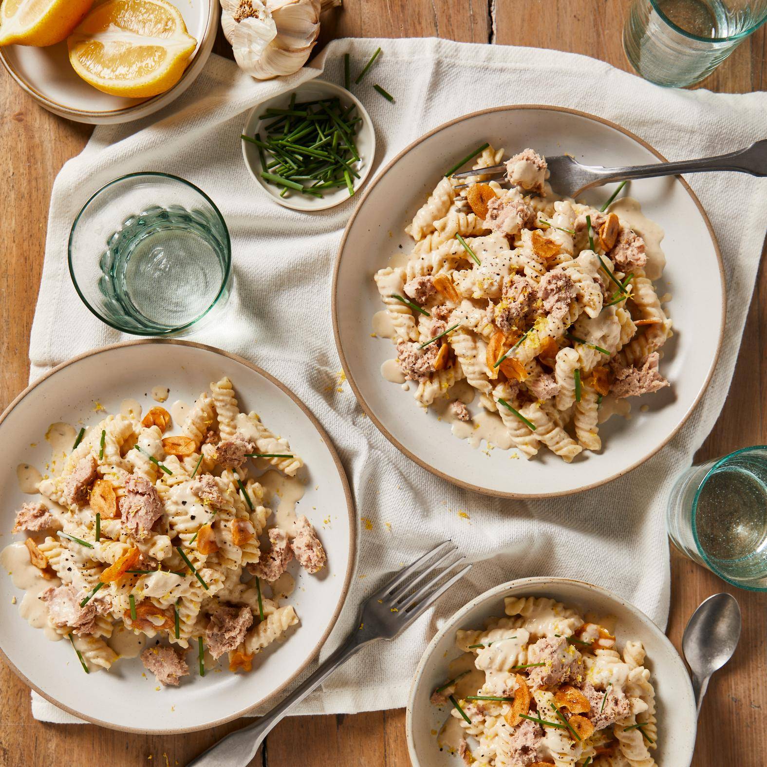 Fusilli Pasta mit Thunfisch, Knoblauch und Zitronen Sauce - Rezepte Pfannen & Töpfe | Tefal