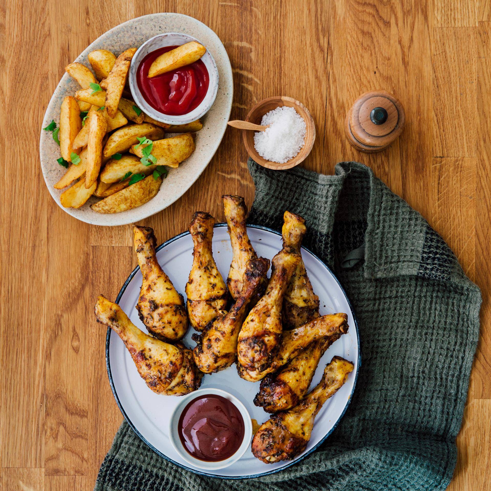 Gegrillte Hähnchenkeulen mit Kartoffeln - Rezepte Dual EasyFry&Grill | Tefal