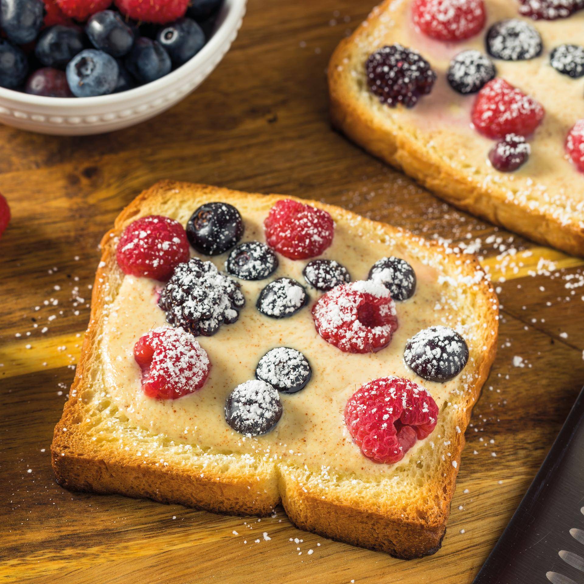 Toast, belegt mit griechischem Joghurt und Obst - Rezepte Dual EasyFry&Grill | Tefal