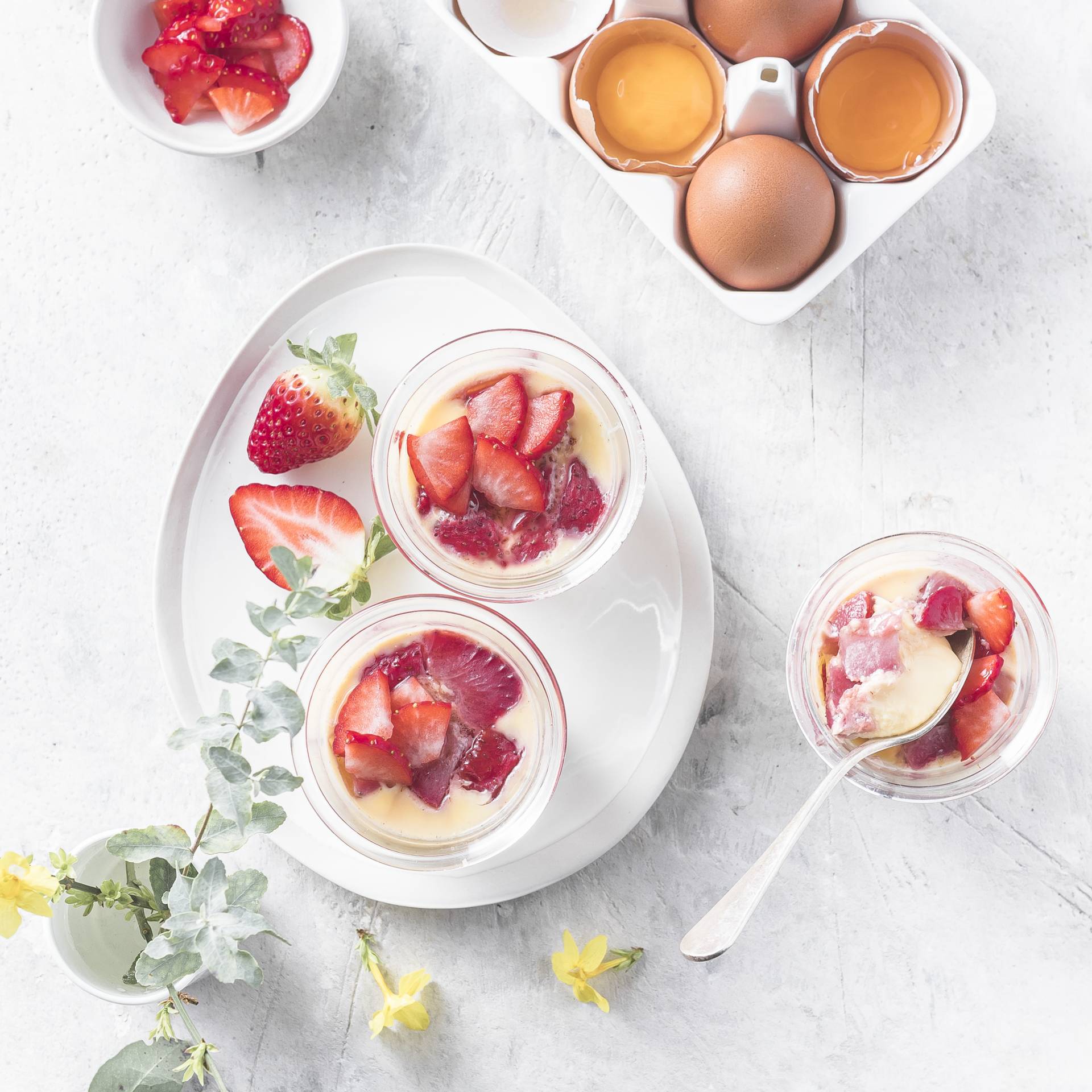 Erdbeer-Ei-Crèmes - Rezepte Easy fry Silence XL / Essential XL | Tefal