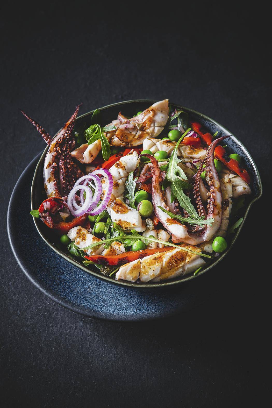 Salat mit gegrilltem Tintenfisch mit Zitrone & Kapern - Rezepte OptiGrill Connect | Tefal