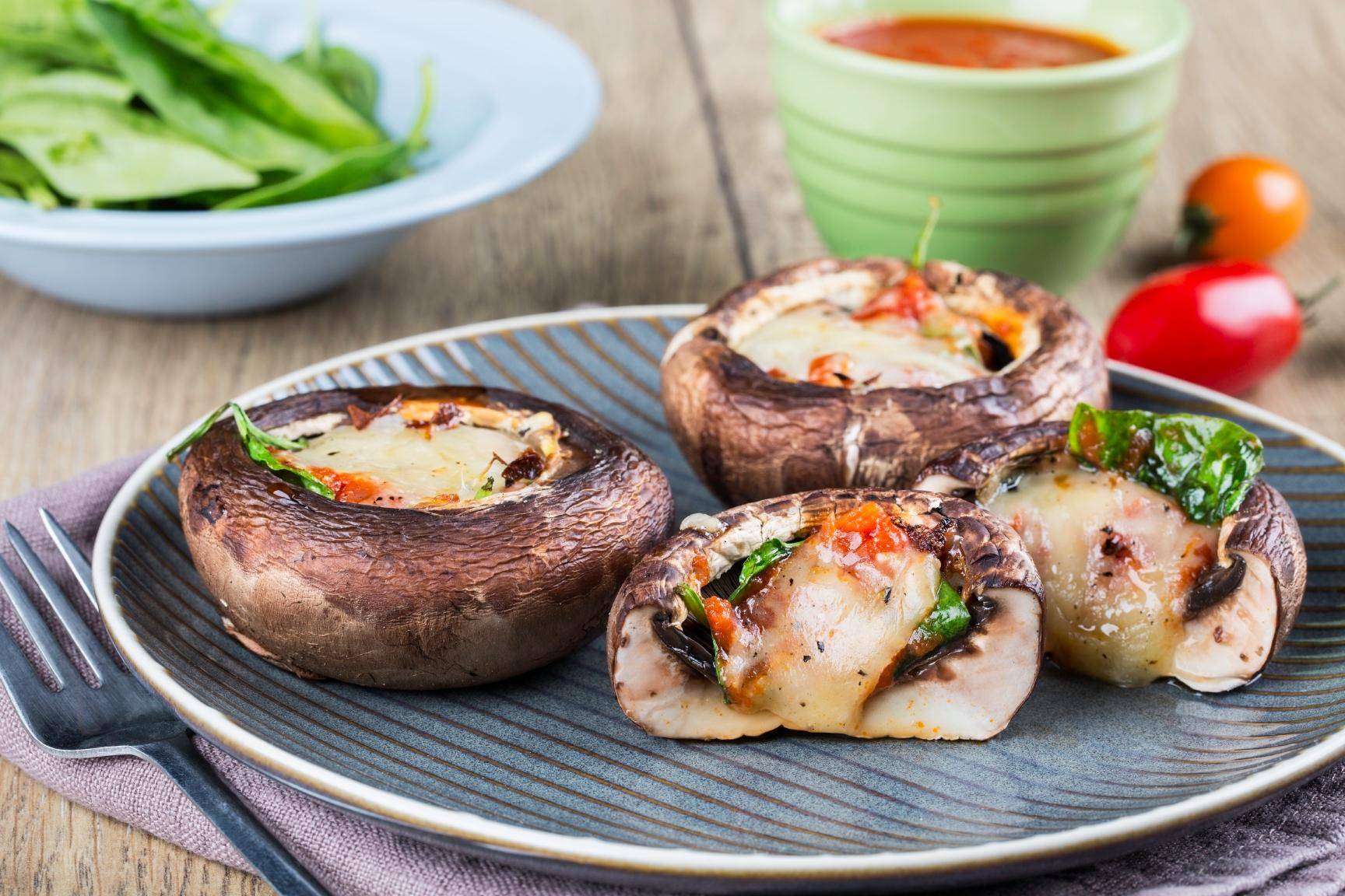 Gefüllte Portobello-Pilze nach Pizza-Art - Rezepte OptiGrill | Tefal