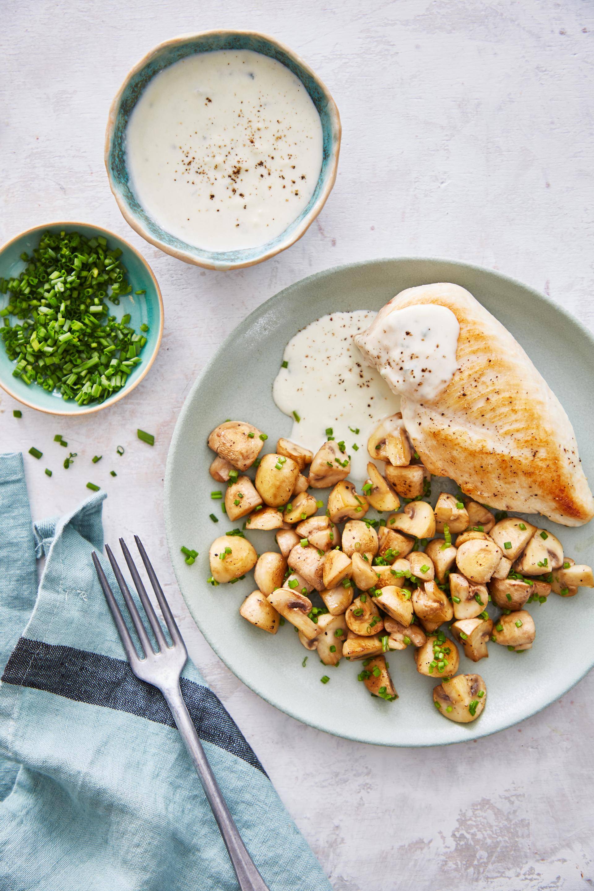 Hähnchenfilets mit Champignons und einer Blauschimmelkäsesauce - Rezepte EASY FRY GRILL & STEAM 3 in 1 | Tefal
