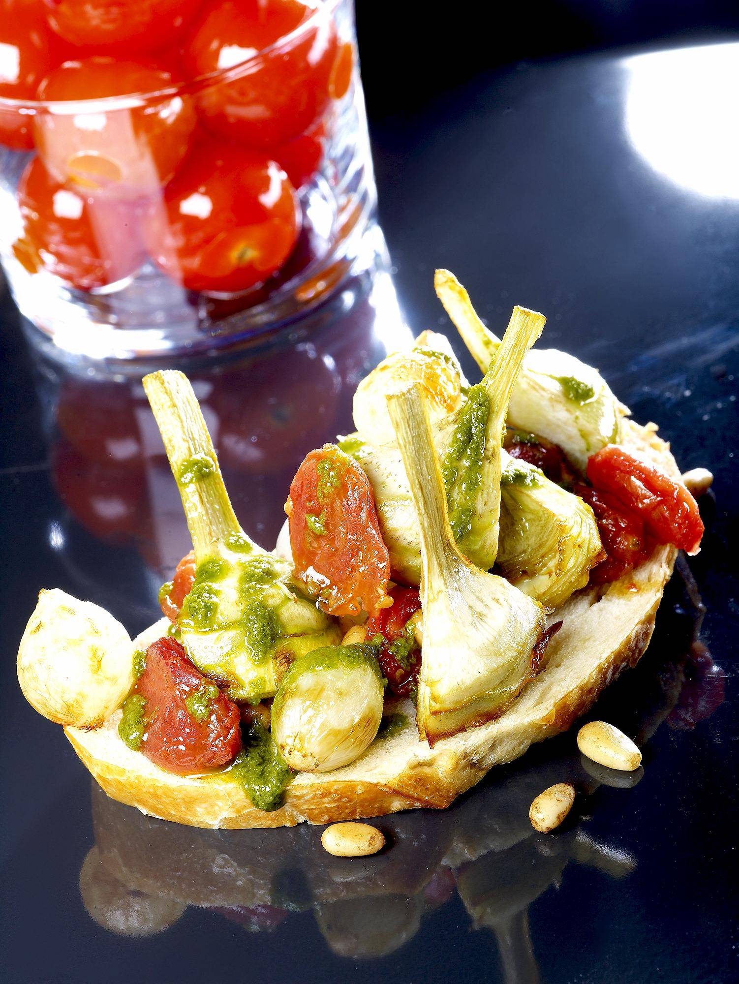 Crostini mit sautierten Kirschtomaten und marinierten Artischocken - Rezepte Actifry Genius | Tefal