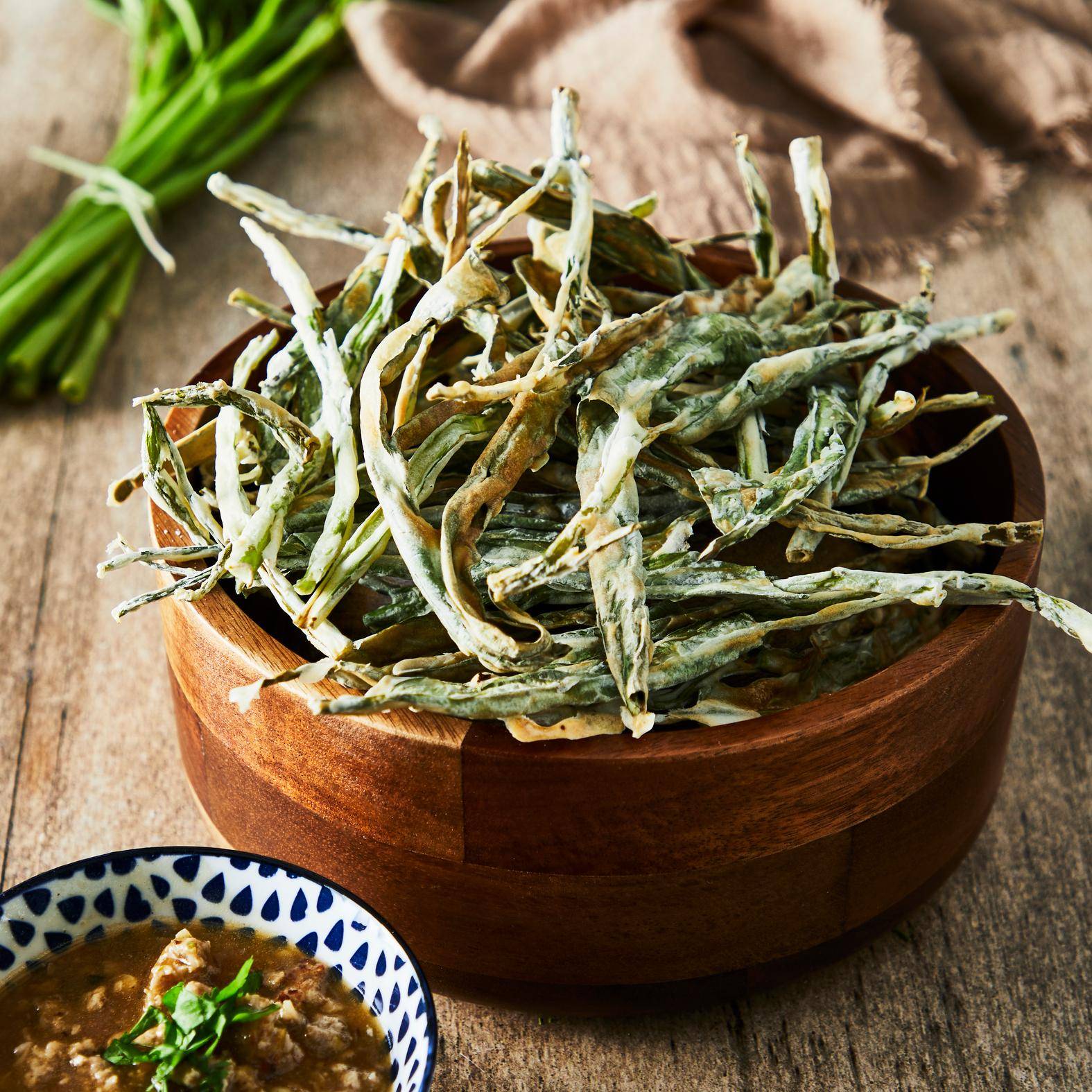 Wasserspinat-Tempura mit pikanter Schweinefleischsauce - Rezepte undefined | Tefal