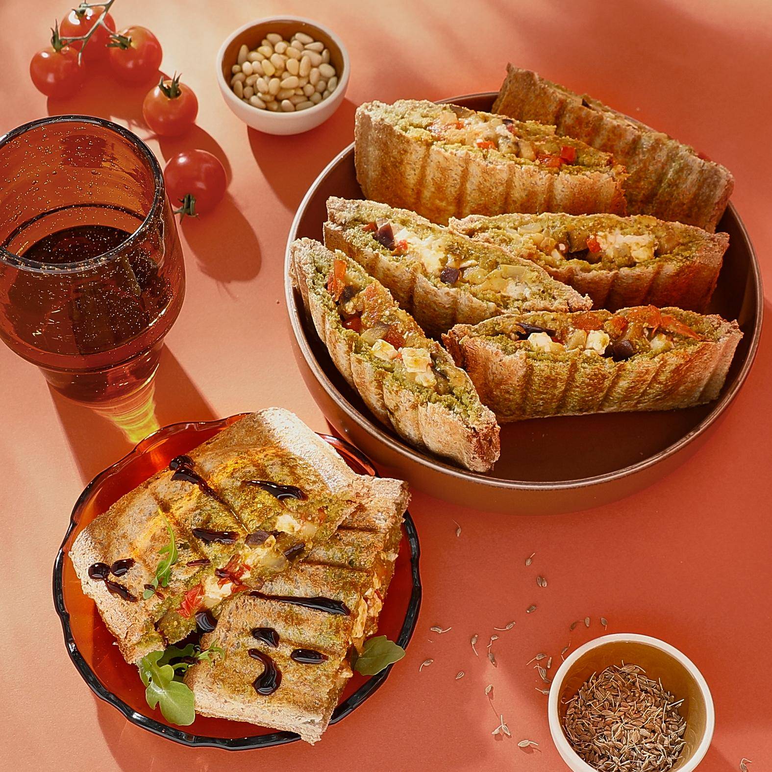 Getoastetes Sandwich mit mediterranem Gemüse und Feta-Käse - Rezepte Snack Collection MECHANICAL | Tefal