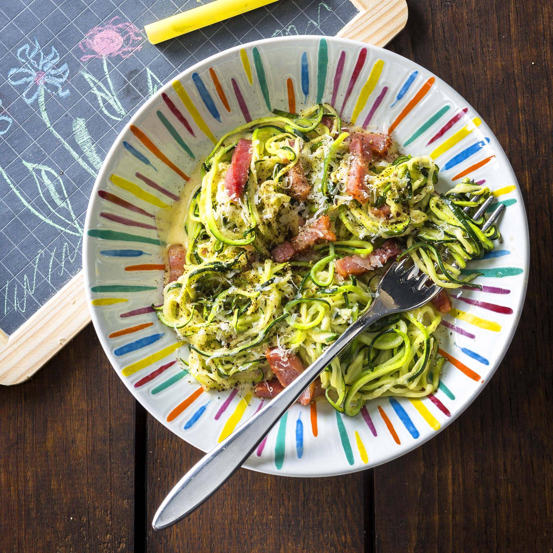Zucchini-Spaghetti mit Carbonara-Sauce - Rezepte Actifry Genius | Tefal