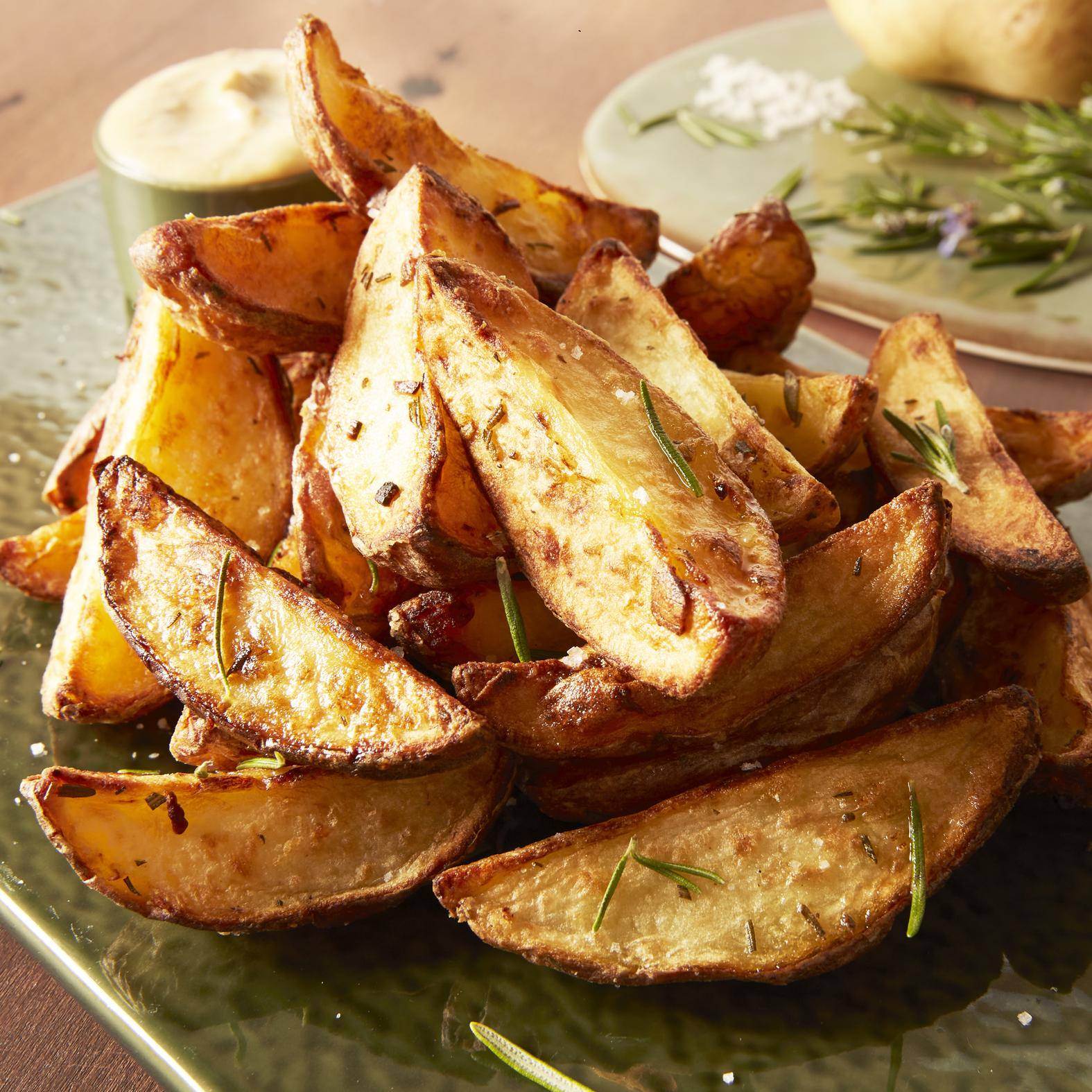 Knusprige kleine Kartoffeln mit gerösteter Knoblauchsoße - Rezepte Easy Fry Max | Tefal