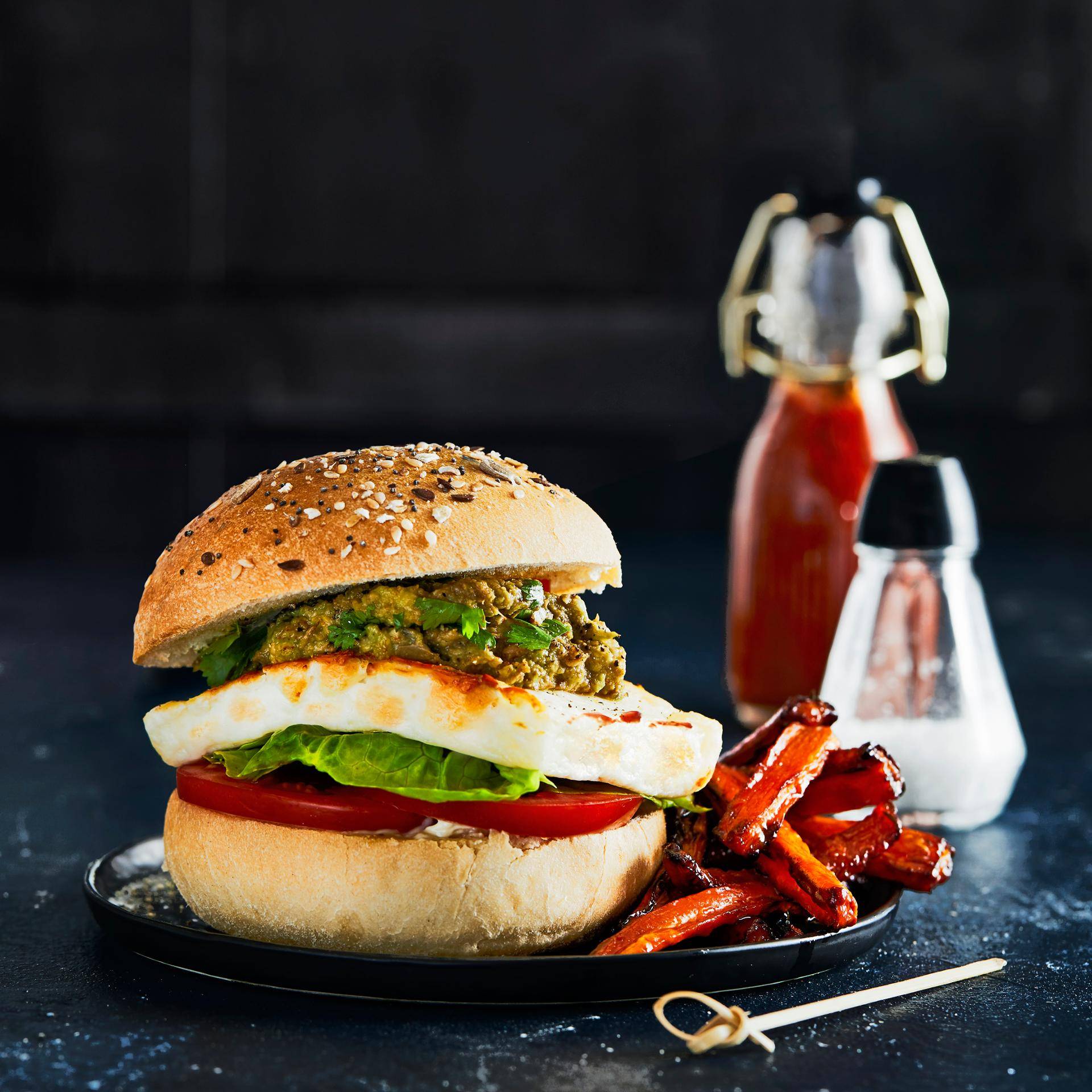 Gegrillter Halloumi-Burger mit Karottenpommes - Rezepte Actifry Genius XL 2in1 | Tefal
