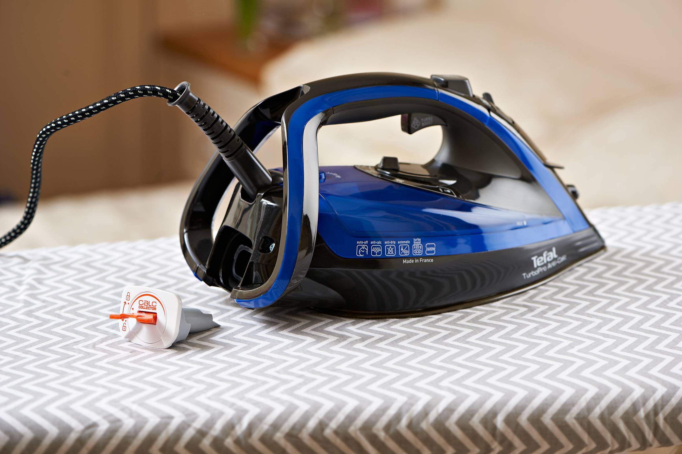 Dampfbügeleisen entkalken mit Collector